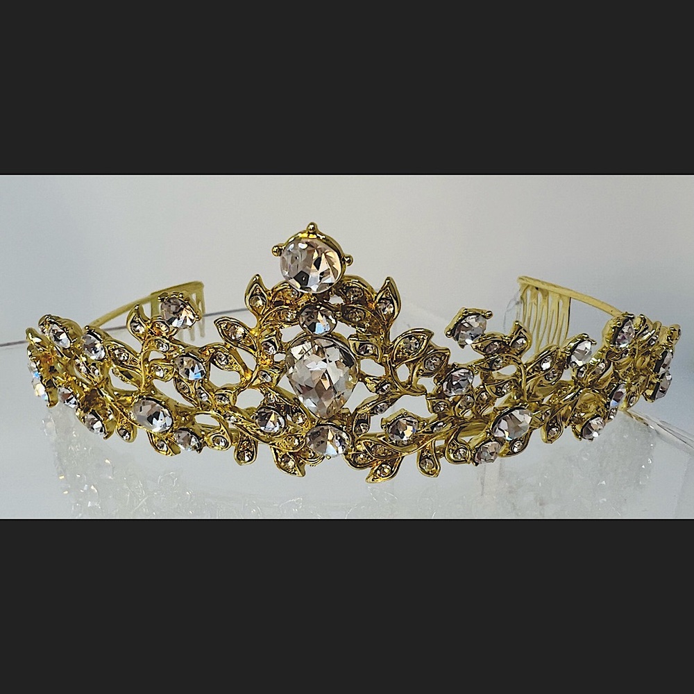 Tiara crown brand new Christina Collection